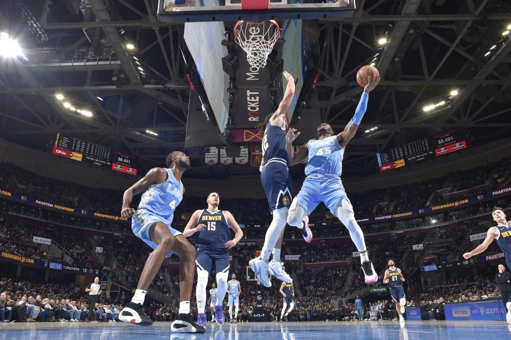 虽然整体配 虽然整体配